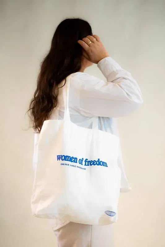 Proklamedia Brave Love totebag stoffpose